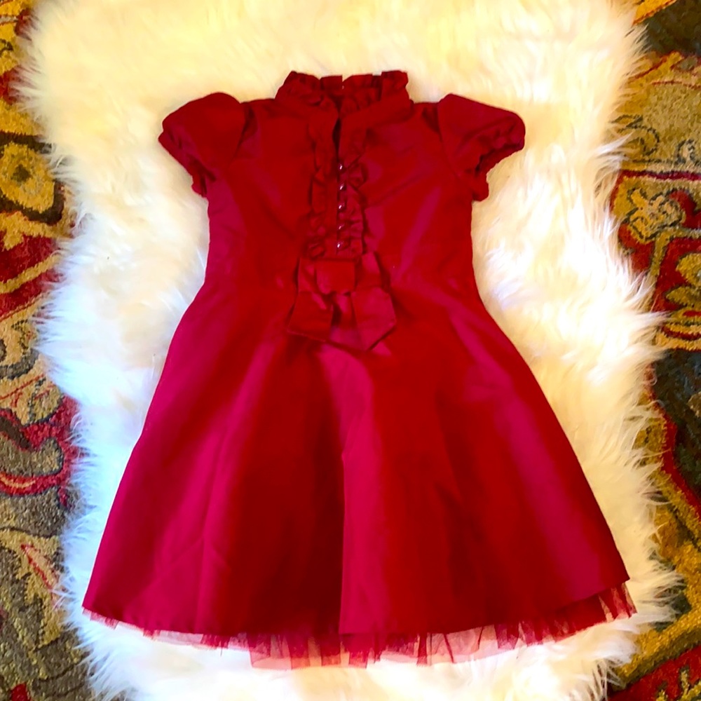 Red toddler‘s Christmas dress